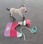 Schleich veulen met accessoires, Ophalen of Verzenden, Zo goed als nieuw