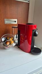 Koffiezetapparaat Vertuo Plus Cherry Red + Capsulehouder, Witgoed en Apparatuur, Ophalen of Verzenden, Zo goed als nieuw, Koffiemachine