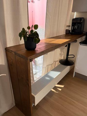Koffie Bar inclusief kruk 200bx 103hx 40w beschikbaar voor biedingen