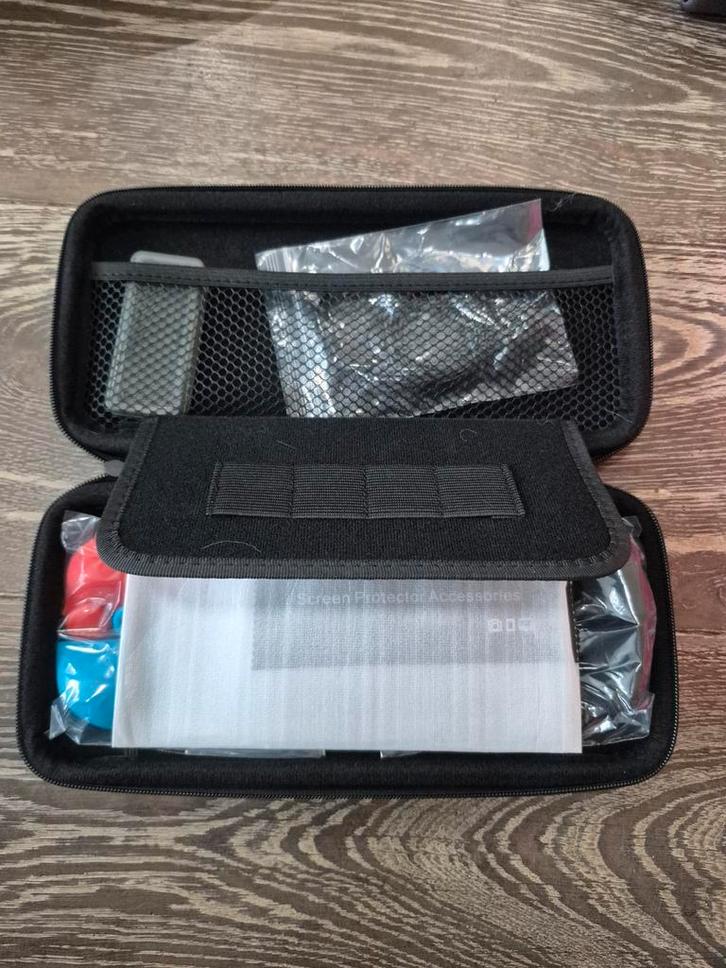 Nintendo Switch Accessoires Set - Nieuwstaat, Spelcomputers en Games, Spelcomputers | Nintendo Consoles | Accessoires, Zo goed als nieuw