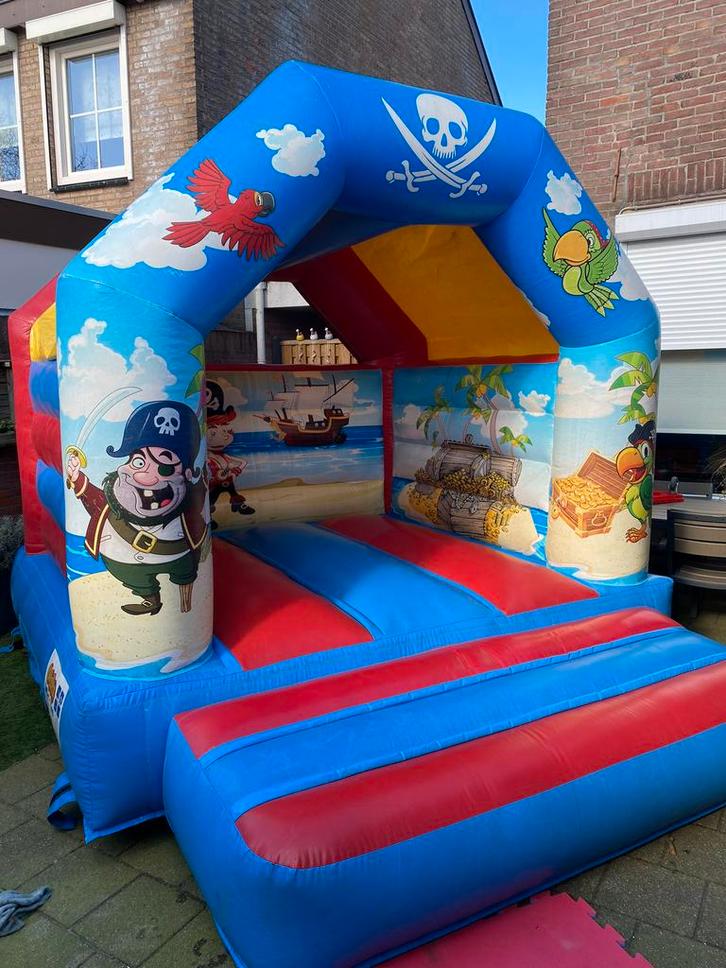 Springkussen Piraat luchtkussen, Springkasteel RIEL Tilburg,, Hobby en Vrije tijd, Feestartikelen | Verhuur, Zo goed als nieuw