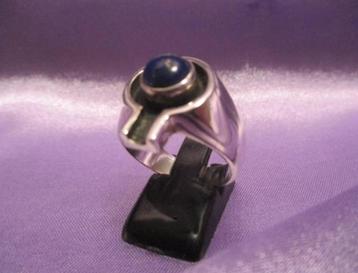 Unieke Indiase zilveren Shiva Shivling ring met lapis lazuli beschikbaar voor biedingen