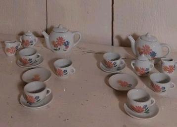 2 dezelfde kinderserviesjes . Vintage kinderservies 2x  beschikbaar voor biedingen