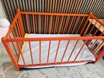 Oranje kleine babybed met deurtje, Ophalen, Gebruikt, Ledikant