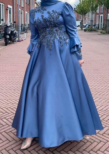 Blauw/paars avondjurk beschikbaar voor biedingen