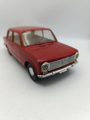 Vintage Pocher Fiat 124, zeldzaamheid. Nette staat. beschikbaar voor biedingen