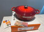 Nieuwe Le Creuset Risotto pan Cerise 30 cm in de doos, Gietijzer, Nieuw, Ophalen of Verzenden, Keramische plaat
