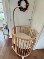 stokke mini wieg v3 naturel met piekstok en accessoires bed, Ophalen, Zo goed als nieuw, Ledikant