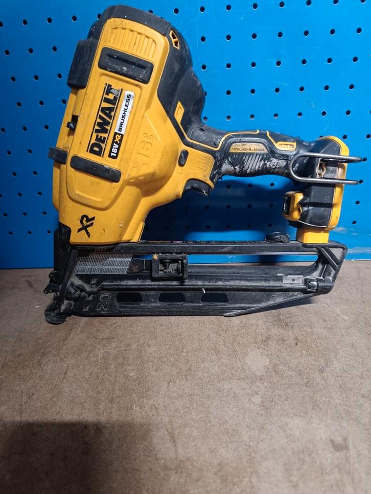 DeWalt XR 18v accu afwerktacker, Doe-het-zelf en Verbouw, Gereedschap | Overige machines, Zo goed als nieuw, Ophalen of Verzenden