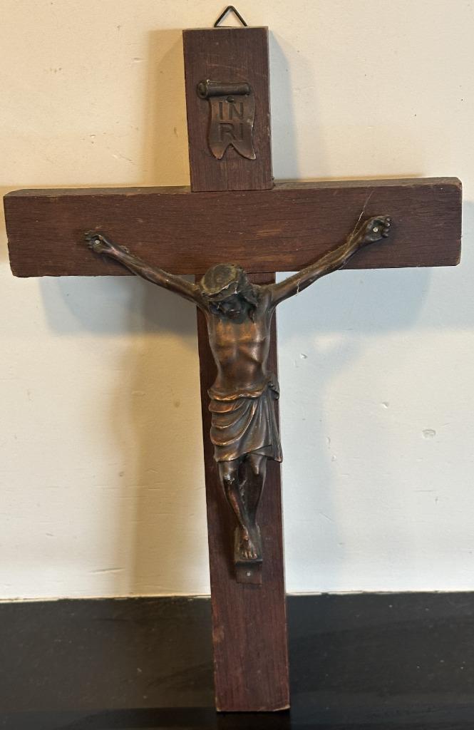 Oud kruis met metalen christus aan het kruis plm 31 cm lang, Verzamelen, Religie, Gebruikt, Christendom | Katholiek, Beeld(je)