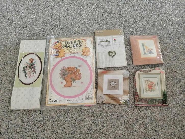 Borduur pakketten ( opengemaakt ), Hobby en Vrije tijd, Borduren en Borduurmachines, Zo goed als nieuw, Borduurpakket, Handborduren