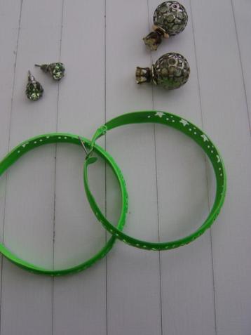 Dames ringen, oorbellen, kettingen, bedels, armband beschikbaar voor biedingen