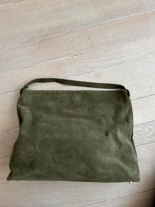 Nieuwe suède tas van Neuville –donkergroen – Belgisch design, Sieraden, Tassen en Uiterlijk, Tassen | Damestassen, Nieuw, Ophalen of Verzenden