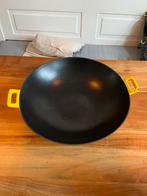 Mooie gietijzeren wok 37 cm, Huis en Inrichting, Keuken | Potten en Pannen, Ophalen of Verzenden, Zo goed als nieuw, Wok, Gietijzer