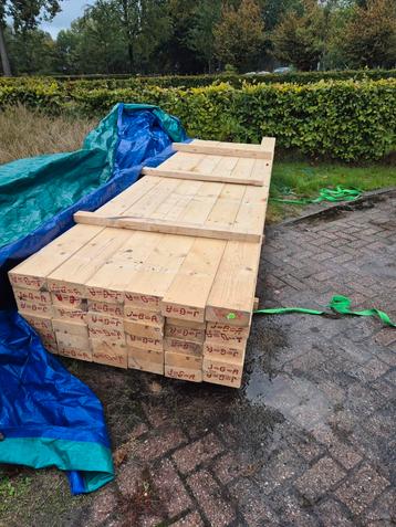 Vuren balken  beschikbaar voor biedingen