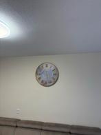 Grote wandklok 60x60 cm – luxe design goud/paars, Ophalen, Gebruikt, Analoog, Wandklok