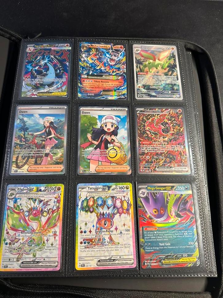 Binder met 105 pokémon kaarten volledig NM!!, Hobby en Vrije tijd, Verzamelkaartspellen | Pokémon, Nieuw, Meerdere kaarten, Ophalen of Verzenden