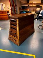 Gymnastiek kast / Turnkast, Ophalen, Gebruikt, Bruin, Materiaal