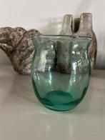 Turquoise vaasje met optiek, Overige kleuren, Ophalen of Verzenden, Minder dan 50 cm, Glas
