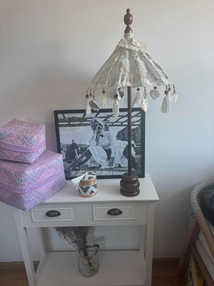 Balinese Parasol - Wit met Zilver - Nieuwstaat, Huis en Inrichting, Woonaccessoires | Overige, Nieuw, Ophalen