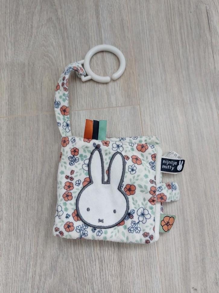 Baby speelgoed Nijntje miffy boekje buggy bloem L292, Kinderen en Baby's, Speelgoed | Babyspeelgoed, Zo goed als nieuw, Overige typen