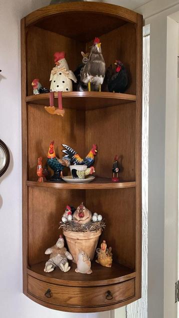Vintage Hoekkast beschikbaar voor biedingen