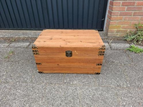 Mooie rechthoekige lichtbruine houten kist met beslag, Huis en Inrichting, Woonaccessoires | Kisten, Gebruikt, Minder dan 50 cm