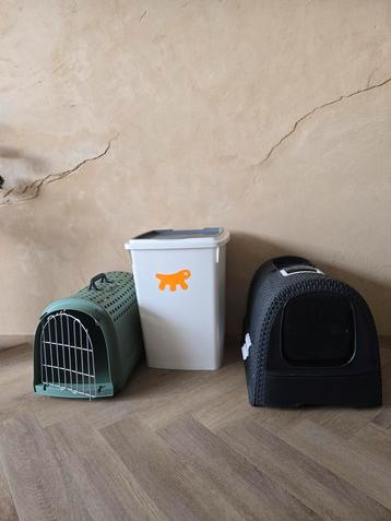 Kattenpakket: kattenreismand, kattenbak en kattenvoertrommel beschikbaar voor biedingen