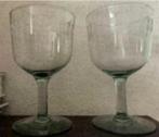 2 Wijnglazen, 2x wijnglas etswerk, helder glas groene schijn, Verzamelen, Glas en Borrelglaasjes, Ophalen of Verzenden, Zo goed als nieuw