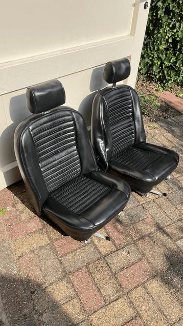 Triumph TR6 stoelen. 1 Paar beschikbaar voor biedingen