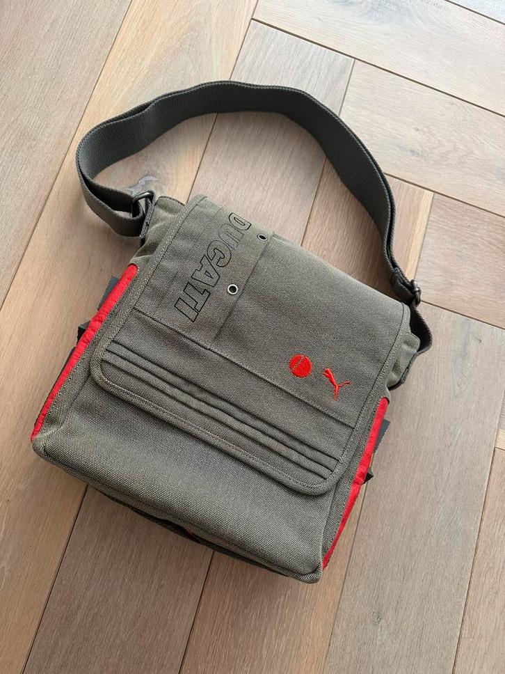 Puma Ducati schouder tas ACNJJ messenger bag, Sieraden, Tassen en Uiterlijk, Tassen | Schoudertassen, Zo goed als nieuw, Overige merken