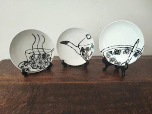 ** 3 gebaksbordjes - Limited Edition - Dichterbij **, Huis en Inrichting, Keuken | Servies, Zo goed als nieuw, Bord(en), Overige stijlen