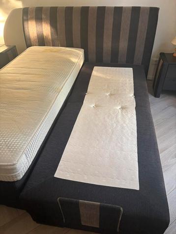 Boxspring 160x200 cm met matrassen electrisch beschikbaar voor biedingen