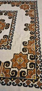 Tafelkleed geborduurd 165/134, Huis en Inrichting, Tafelkleden, Gebruikt, Etten-Leur, DJT@dejuistetoon.eu, Ophalen of Verzenden