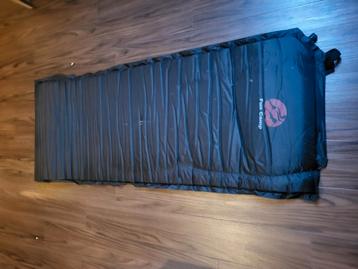 Zelf opblaasbare slaapmat beschikbaar voor biedingen