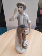 Lladro Porseleinen Figuur Jongen met Mand, Ophalen of Verzenden