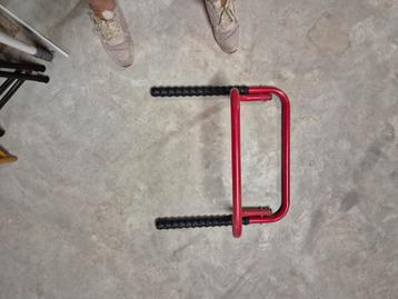Rek om fietsen drager op de hangen beschikbaar voor biedingen
