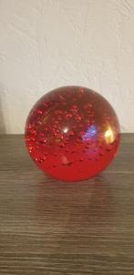 Mooi rood glazen presse-papier met luchtbellen, Antiek en Kunst, Antiek | Glas en Kristal, Ophalen of Verzenden