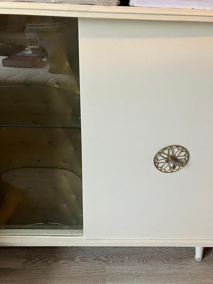 Dressoir kast met glazen deurtje en gouden binnenkant, Huis en Inrichting, Kasten | Overige, Zo goed als nieuw, Ophalen