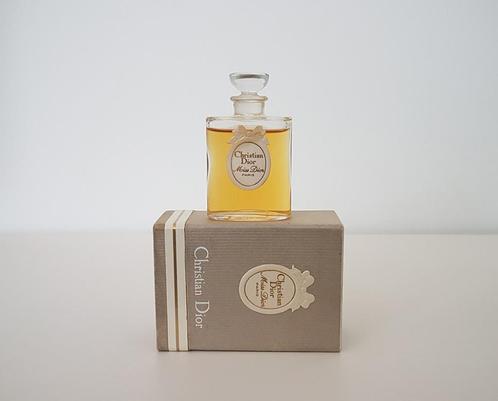 Zeldzaam vintage Miss Dior parfumflesje van Dior, Verzamelen, Parfumverzamelingen, Zo goed als nieuw, Parfumfles, Gevuld, Ophalen of Verzenden