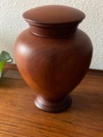 Houten urn. Hoog ca 30cm breed ca 22cm, Overige materialen, Overige kleuren, Ophalen of Verzenden, Zo goed als nieuw