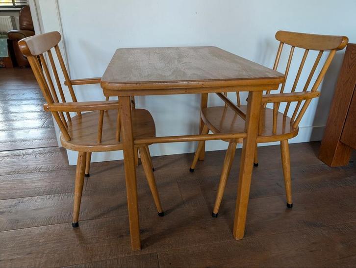 Herlag retro vintage stoelen spijlenstoel en kindertafel, Kinderen en Baby's, Kinderkamer | Tafels en Stoelen, Gebruikt, Tafel(s) en Stoel(en)