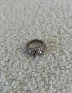 Dyrberg/Kern zilverkleurige ring met lila stenen Maat 2, Sieraden, Tassen en Uiterlijk, Ringen, Gebruikt, Ophalen of Verzenden