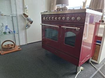 gasfornuis van Boretti. type ilvy bordeaux rood beschikbaar voor biedingen