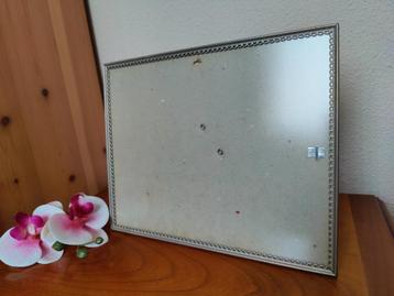 Vintage fotolijstje met bewerkte rand beschikbaar voor biedingen