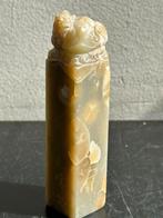 Apart Chinees speksteen ? beeldje 9.5 cm H, Ophalen of Verzenden