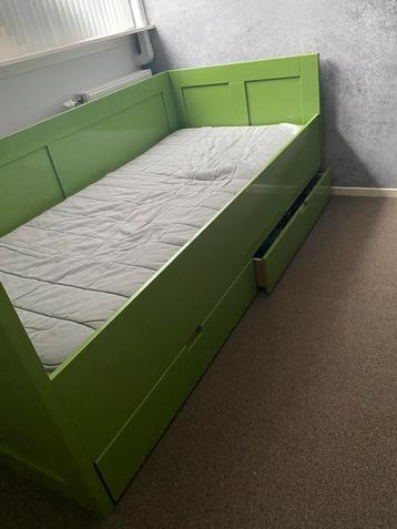 Ambachtelijk gemaakt houten bed te koop beschikbaar voor biedingen