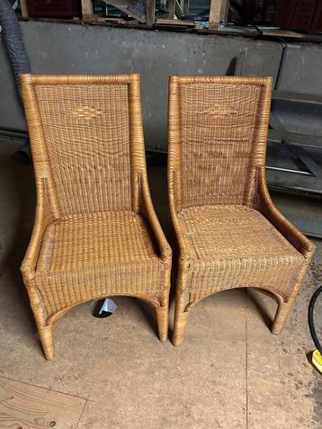 Rieten stoelen beschikbaar voor biedingen