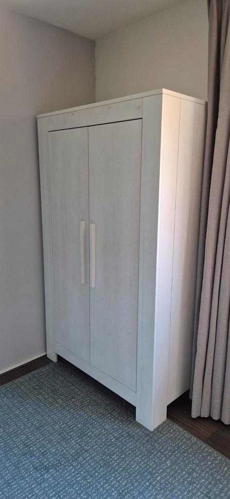 Mooie kinderkamer kast met deuren en planken, Huis en Inrichting, Kasten | Kledingkasten, Ophalen