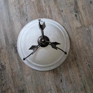 Plafondlamp beschikbaar voor biedingen